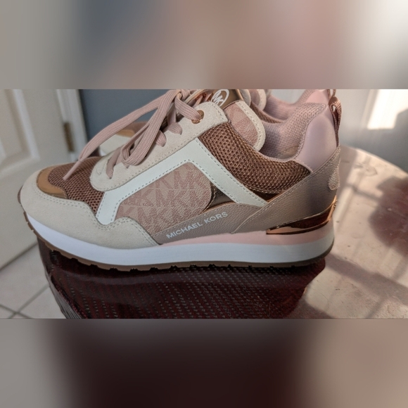 New Michael Kors Wilma Suede and Logo Trainer Size 7 Soft Pink - Picture 4 of 8